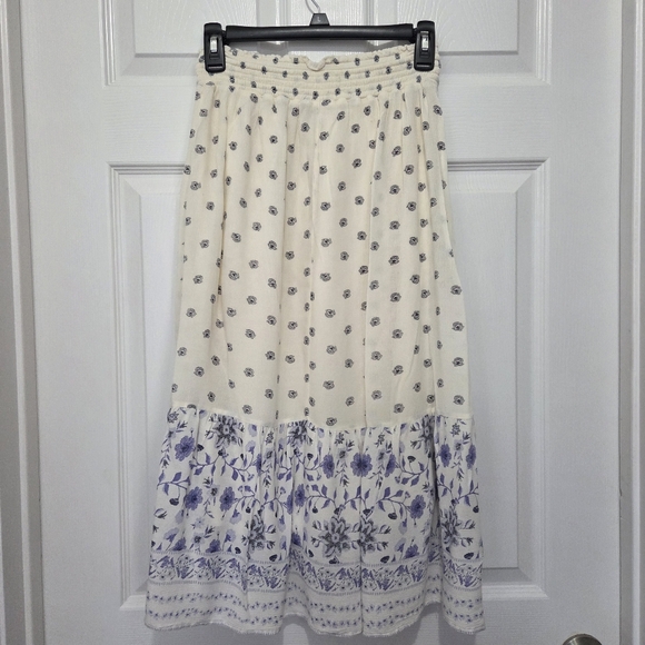 Old Navy San Francisco Cream Blue Floral Smocked Pull on Midi Skirt Size XS Boho - Picture 3 of 10